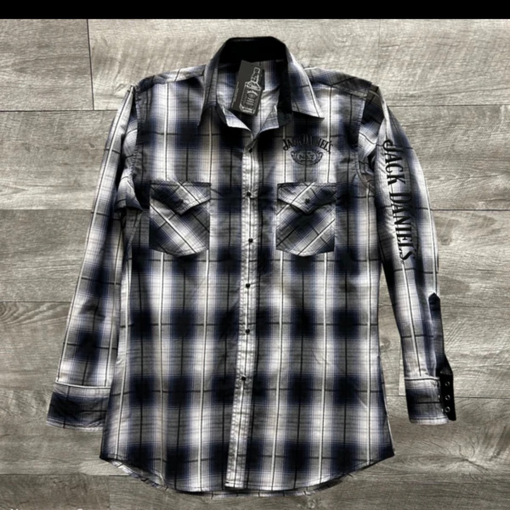 Jack Daniel's Pearl Snap Western Button up. - Picture 4 of 9